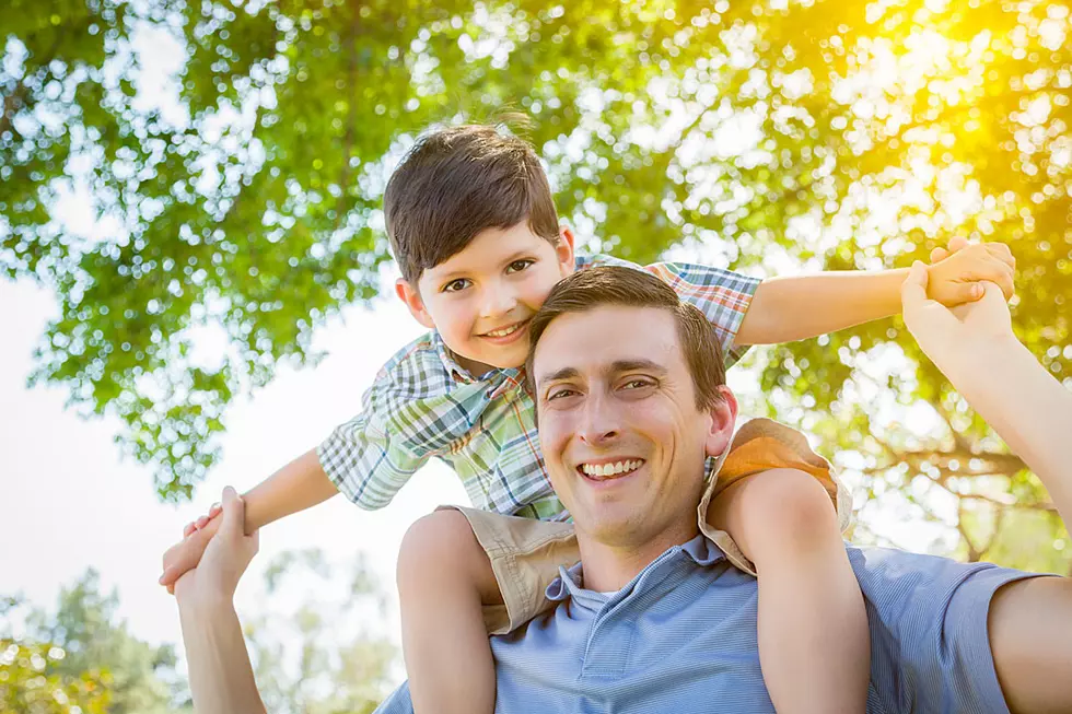 Bewildered Dad Amusingly Persists When Mom Is Son’s Favorite